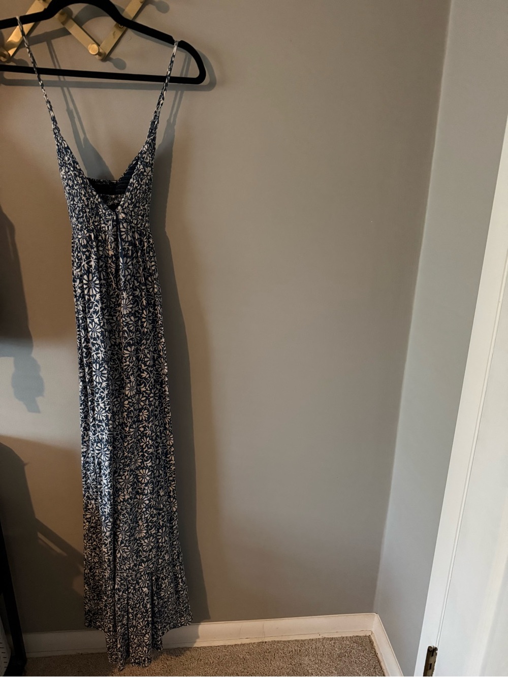 Navy & White Floral Maxi Dress with V-Neck - Picture 4 of 6